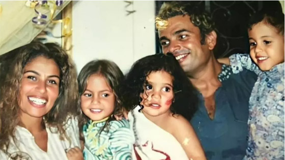 لن تصدّقوا كيف كان شكلهما.. صور نادرة لزفاف عمرو دياب وزينة عاشور قبل 28 عاما صورة رقم 5