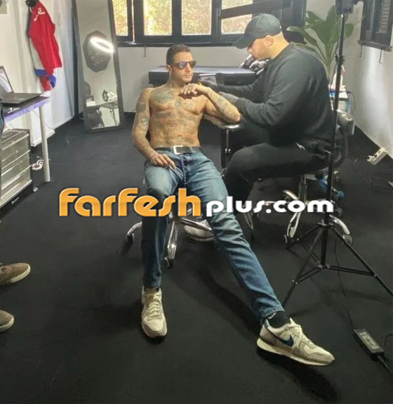 فيديو: أحمد الفيشاوي يستفز متابعيه بوضع وشوم جديدة على جسده ويتعرض لهجوم لاذع صورة رقم 7