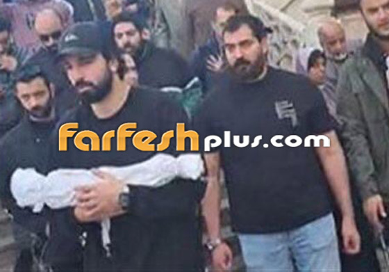 فيديو وصور مؤثرة: انهيار الفنان حازم إيهاب أثناء تشييع جثمان طفله الرضيع صورة رقم 9
