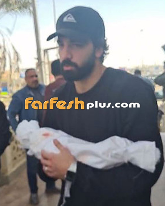 فيديو وصور مؤثرة: انهيار الفنان حازم إيهاب أثناء تشييع جثمان طفله الرضيع صورة رقم 13