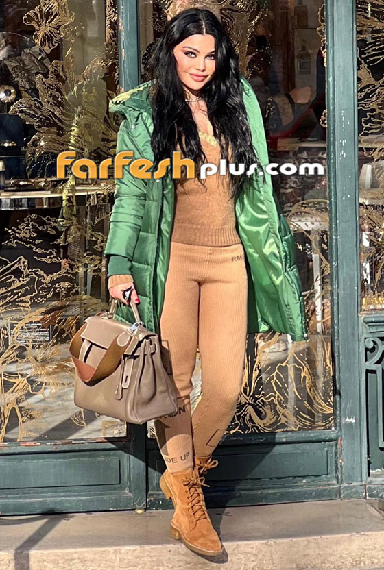 صور هيفاء وهبي بإطلالة ذهبية أبرزت جمالها ورشاقتها في شوارع باريس صورة رقم 3