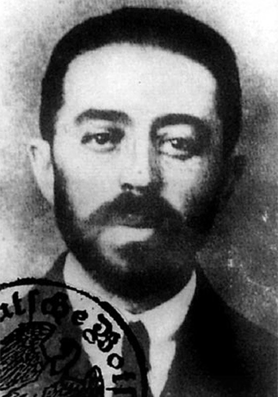 تعرفوا إلى سيدني رايلي الجاسوس الروسي الذي ألهم شخصية 