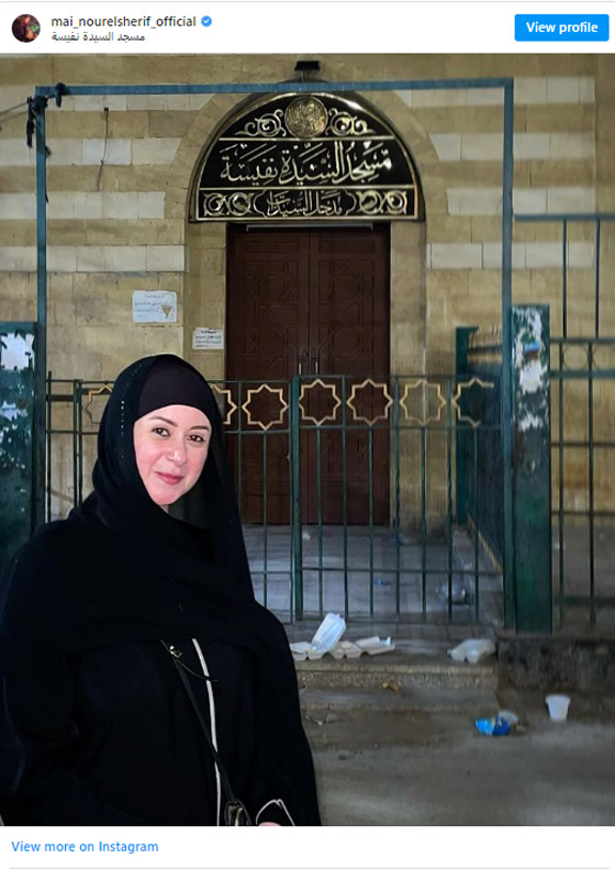 صور: مي نور الشريف في المسجد بالعباءة والحجاب: لن تصدق كم خسرت من الوزن! صورة رقم 1
