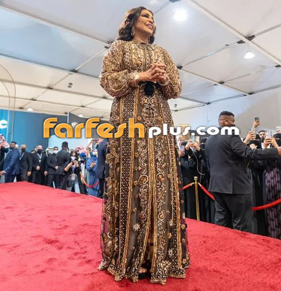 فيديو: ابن أحلام يحضن والدته ويقبلها ويخطف أنظار الجمهور صورة رقم 8