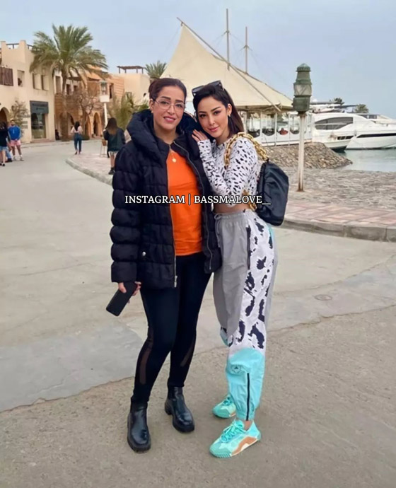 صورة بسمة بوسيل ووالدتها التي خطفت الأنظار بجمالها وشبابها! صورة رقم 1