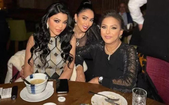 فيديو وصور: هيفاء وهبي ووالدتها بعيد ميلادها.. لن تصدقوا جمال وشباب الأم! صورة رقم 1