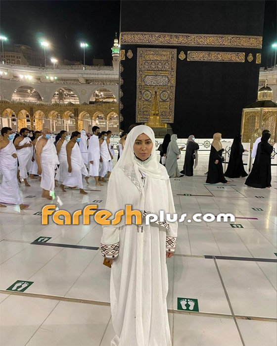 4 نجمات يؤدين مناسك العمرة ويشاركن الجمهور بالفيديوهات والصور صورة رقم 2
