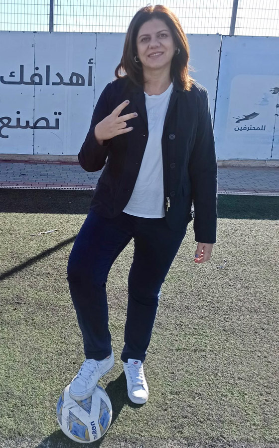 استشهاد الصحفية شيرين أبو عاقلة متأثرة بنيران الجيش الإسرائيلي صورة رقم 15