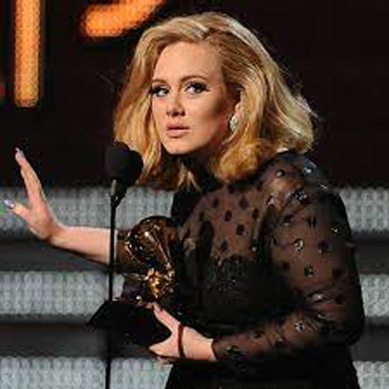 فيديو نجوم عالميين أوقفوا حفلاتهم.. وهرعوا لمساعدة المعجبين صورة رقم 2