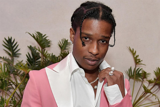 فيديو نجوم عالميين أوقفوا حفلاتهم.. وهرعوا لمساعدة المعجبين صورة رقم 10