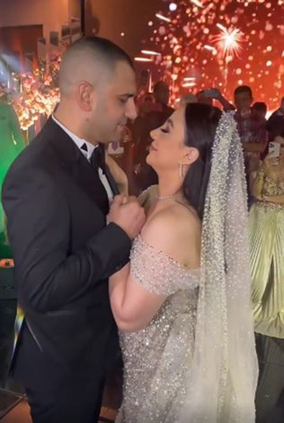 تسريب فيديو صادم من حفل زفاف المطربة بوسي تهدد غاضبة : “عليا الطلاق أبوظ الجوازة دي!