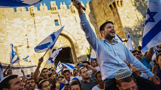 مسيرة الأعلام.. اعتقالات وعشرات الإصابات في صفوف الفلسطينيين ومحافظ القدس: الاحتلال يسعى لإشعال حرب دينية صورة رقم 1