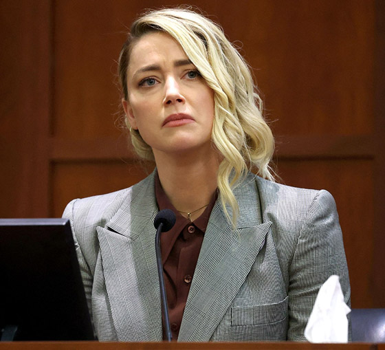 صور فضيحة آمبر هيرد: تُقبل عشيقتها عارضة الأزياء المثلية في مصعد! صورة رقم 11