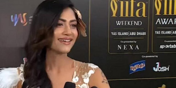 بالفيديو: مطربة هندية تغني 