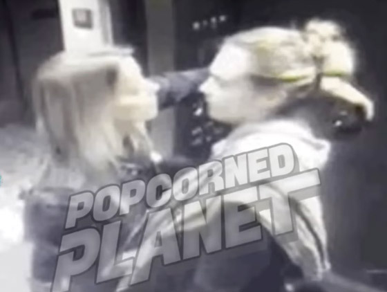 صور فضيحة آمبر هيرد: تُقبل عشيقتها عارضة الأزياء المثلية في مصعد! صورة رقم 4