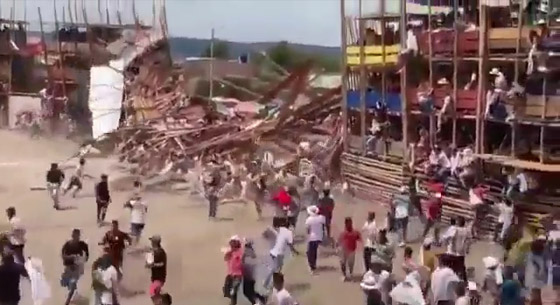 فيديو: قتلى ومئات الجرحى بانهيار منصة مصارعة للثيران بكولومبيا صورة رقم 8