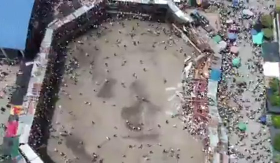 فيديو: قتلى ومئات الجرحى بانهيار منصة مصارعة للثيران بكولومبيا صورة رقم 11