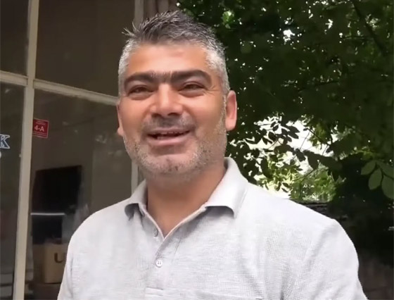 فيديو صادم للحظة سقوط طفل من الشرفة ونجاته بطريقة غريبة! صورة رقم 3