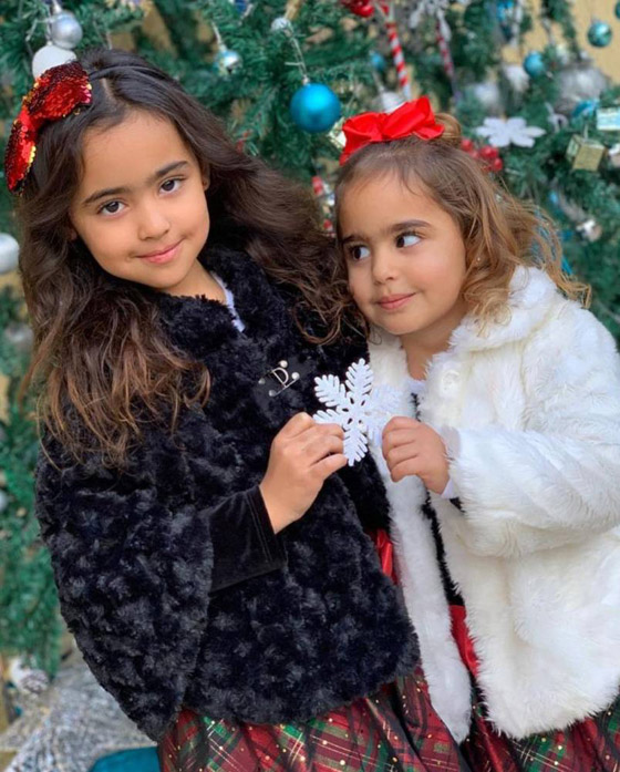 فيديو: تامر حسني يفاجئ الجمهور ويحضن ابنتيه 