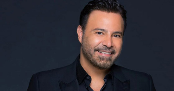 ‏فيديو وصور عاصي الحلاني في رقصة غريبة على المسرح تثير التساؤلات صورة رقم 2