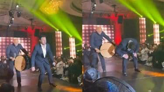 ‏فيديو وصور عاصي الحلاني في رقصة غريبة على المسرح تثير التساؤلات صورة رقم 4