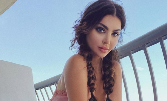 صور قمر اللبنانية تستمتع بإجازة الصيف بالمايوه صورة رقم 5