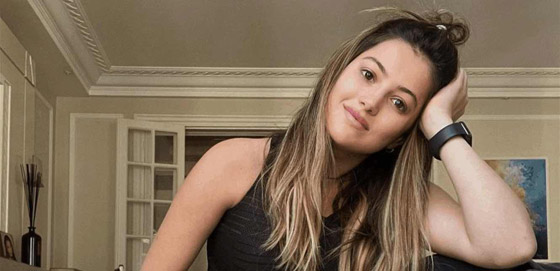 صور ابنة عاصي الحلاني الصُغرى بفستان أحمر 