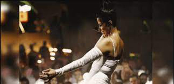 فيديوهات أغرب رقصات النجوم على المسرح .. منهم راغب علامة، روبي وعمرو دياب صورة رقم 2