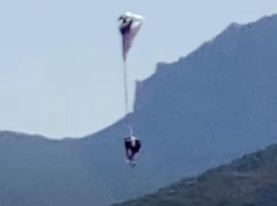 بالفيديو: لحظات مرعبة لحبال تحاصر مظلي والنجاة في اللحظة الأخيرة! صورة رقم 3