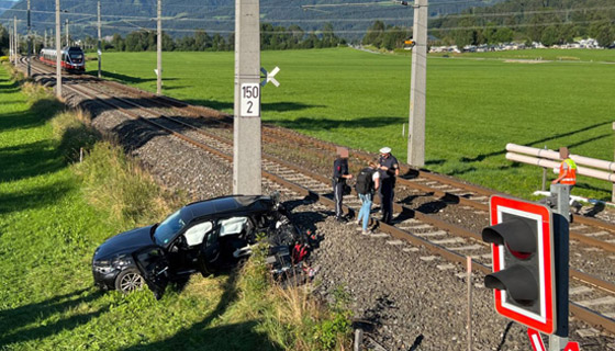 ضربهم قطار! حادث مأساوي لأسرة سعودية علقت سيارتها بسكة حديدية بالنمسا صورة رقم 1