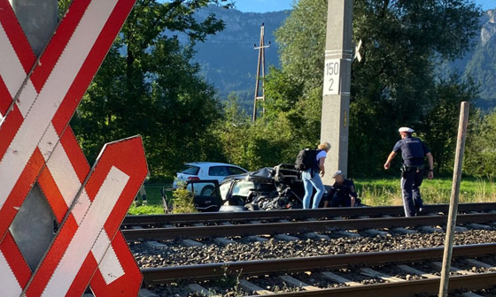 ضربهم قطار! حادث مأساوي لأسرة سعودية علقت سيارتها بسكة حديدية بالنمسا صورة رقم 2