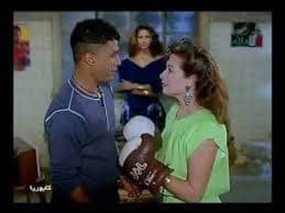 خيري بشارة يهاجم أحمد زكي بسبب قصة شعره الشهيرة في فيلم 