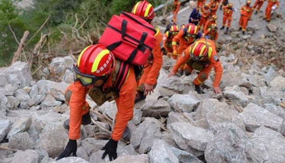 العثور على صيني مفقود بعد 17 يوماً من زلزال ! صورة رقم 1