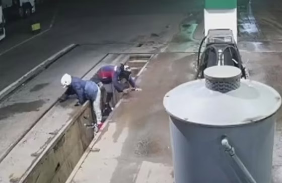 النحس يلاحق لصين.. سقطا في حفرة تغيير الزيت مرتين بمحاولة الهروب صورة رقم 2