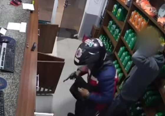 النحس يلاحق لصين.. سقطا في حفرة تغيير الزيت مرتين بمحاولة الهروب صورة رقم 3