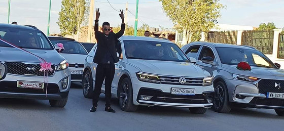 قصة مؤثرة: دموع أم جزائرية تُحول زفاف ابنها الفقير لحفل أسطوري! صورة رقم 7