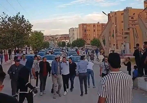 قصة مؤثرة: دموع أم جزائرية تُحول زفاف ابنها الفقير لحفل أسطوري! صورة رقم 13
