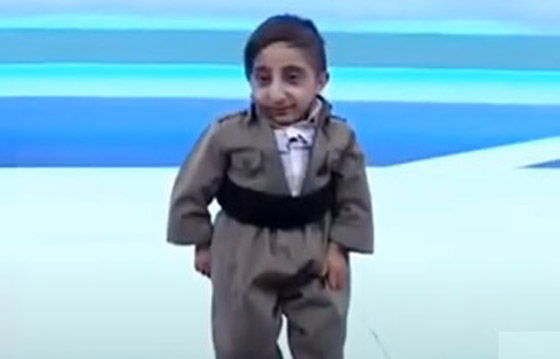 طوله 64.7 سنتيمتر.. شاب إيراني يستعد للقب أقصر رجل في العالم صورة رقم 2