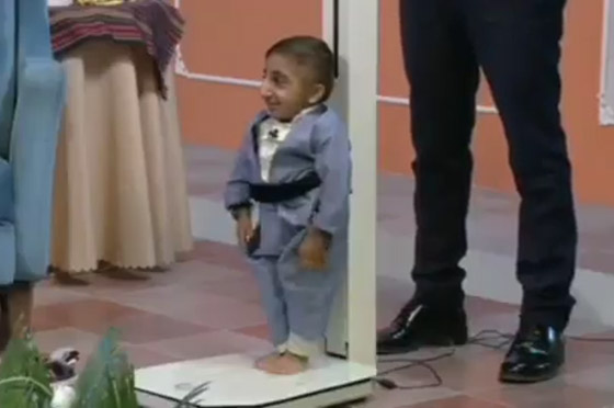 طوله 64.7 سنتيمتر.. شاب إيراني يستعد للقب أقصر رجل في العالم صورة رقم 4