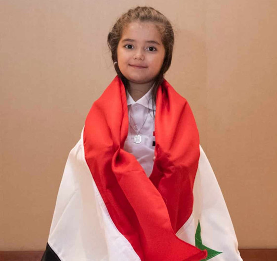 نجت من الموت بأعجوبة.. طفلة سورية تفوز بـ