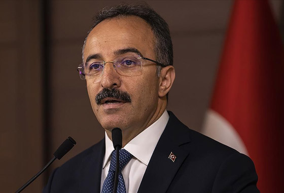 مسؤول تركي يتناول الكعك والشاي بالبرلمان أثناء مشادة بين الحكومة والمعارضة صورة رقم 9