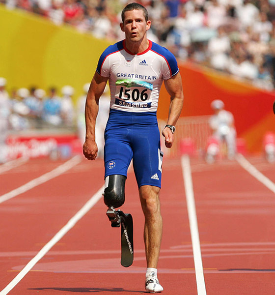 عداء بقدم واحدة.. أول رائد فضاء من ذوي الاحتياجات الخاصة بالعالم! صور صورة رقم 2