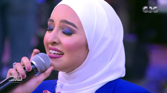 هلا رشدي تتعرض للانتقادات بسبب تحدي “تيك توك” أمام الكعبة صورة رقم 3