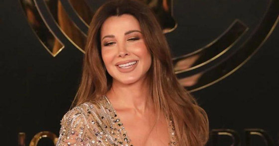 فيديو: نانسي عجرم بإطلالة ذهبية في حفلها الاخير.. ولماذا هربت من البودي جارد؟  صورة رقم 5