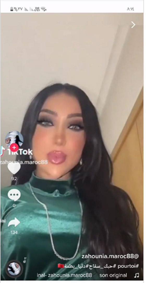فيديو: مهاجمة دنيا بطمة بسبب صور ابنتها “غزل” بمسابقة سباحة! ودنيا تستعرض جسدها! صورة رقم 6