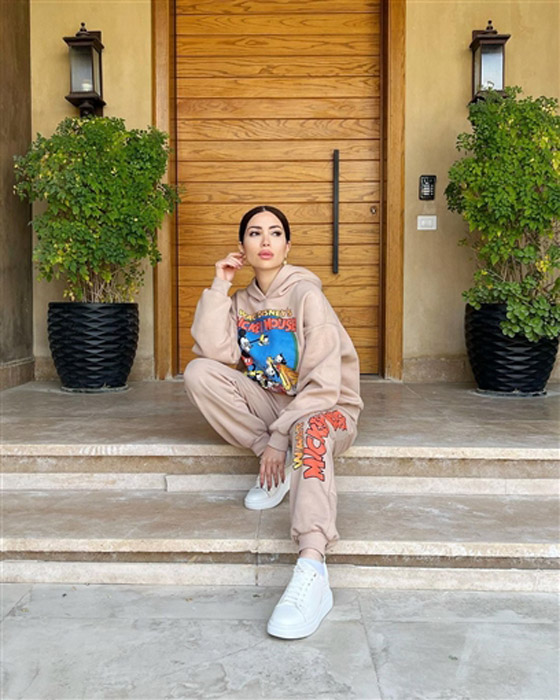 نسرين طافش بملابس رياضية طفولية برسومات ديزني، وتكشف أسرار طلاقها صورة رقم 5