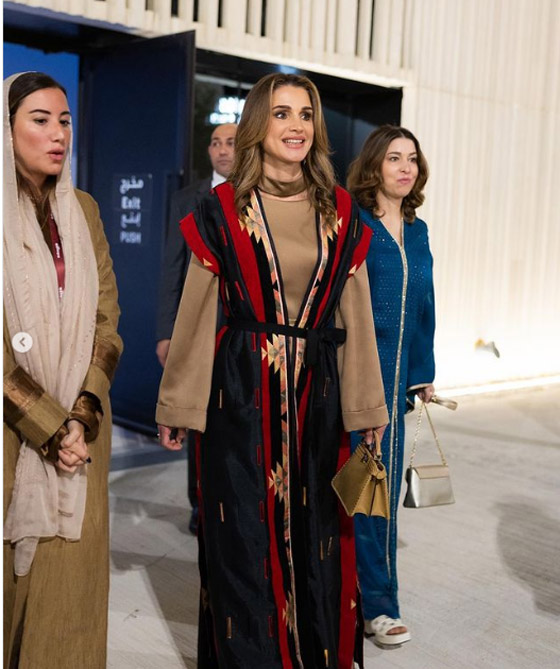 الملكة رانيا تظهر بالحجاب بعد أدائها مناسك العمرة.. فيديو صورة رقم 4