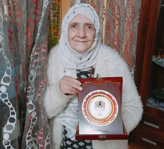 آمال إسماعيل ملهمة التعلم بمصر.. حصلت على الماجستير بعمر الـ80 عاما صورة رقم 6