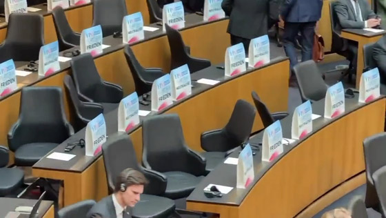 فيديو.. تعرض زيلينسكي لموقف محرج جدا صورة رقم 8