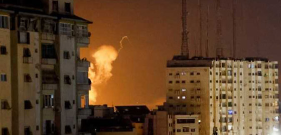 ليلة عنيفة في غزة.. غارات إسرائيلية تضرب عدة أهداف وصواريخ من القطاع صورة رقم 4